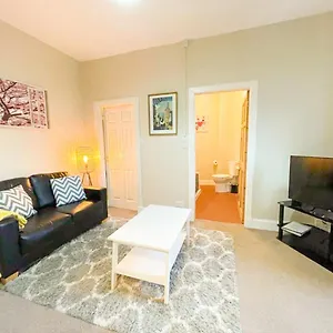 Quaint & Peaceful 1 Bed Mews Apt, West End Apartment