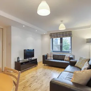 *amazing Location!*in Heart Of The City. 2br & Cot Apartment