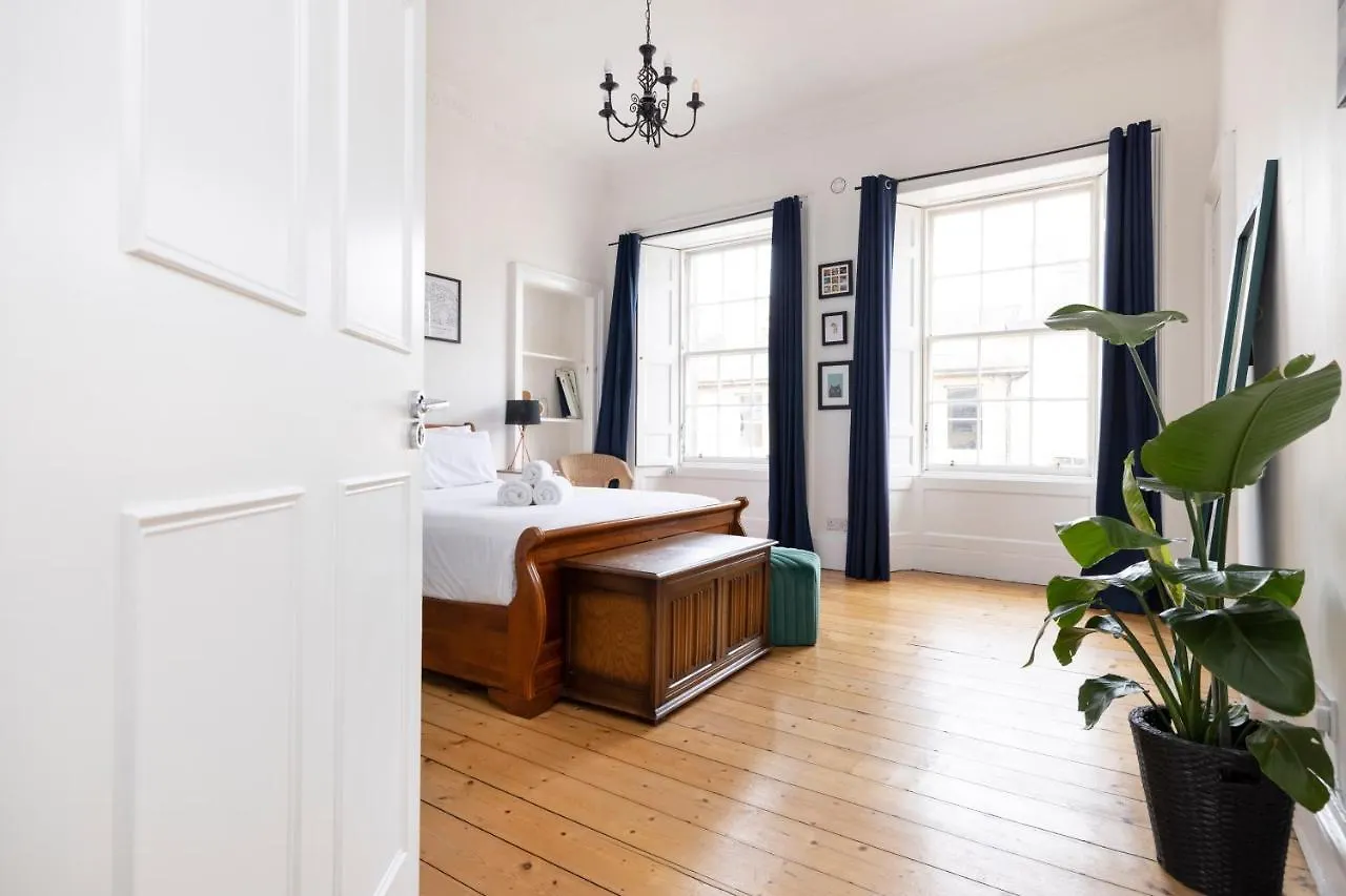 Altido Glamorous 2-Bed Flat Near Edinburgh Castle