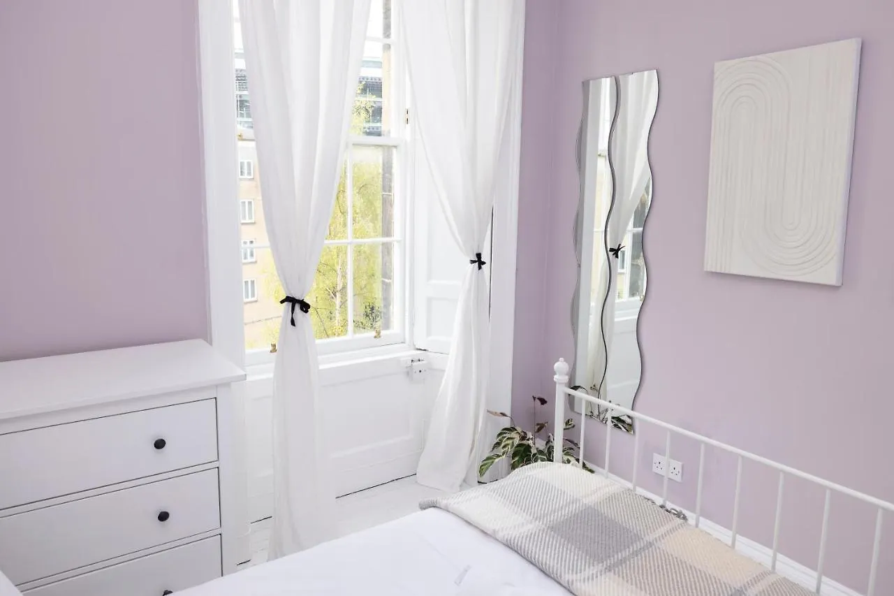 Altido Glamorous 2-Bed Flat Near Edinburgh Castle United Kingdom