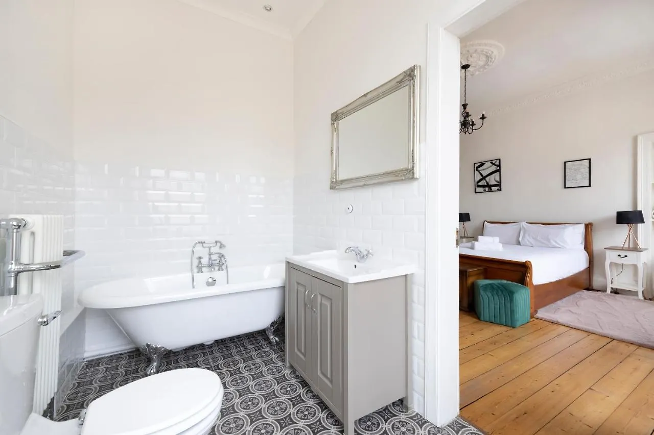 Altido Glamorous 2-Bed Flat Near Edinburgh Castle