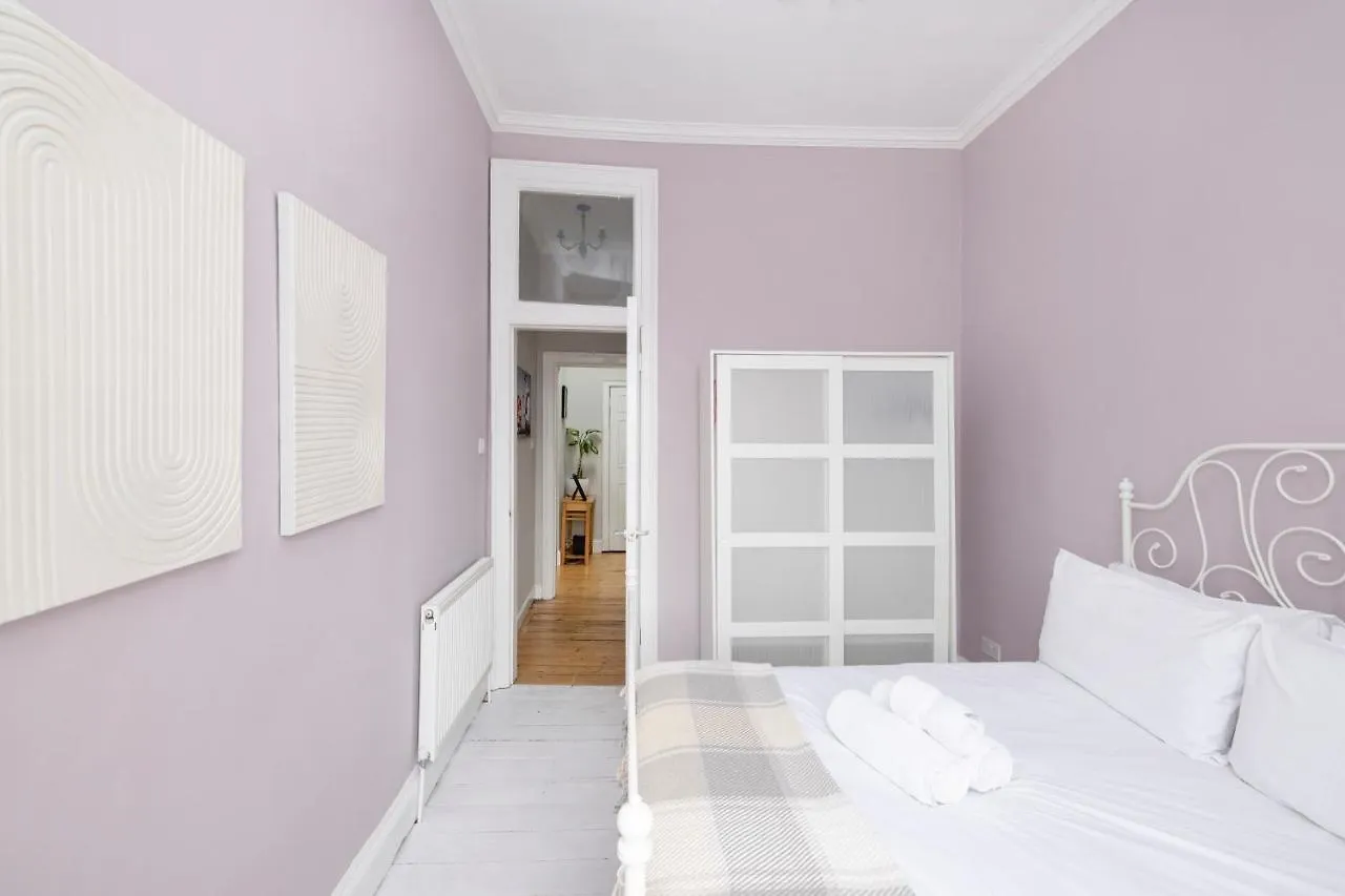Altido Glamorous 2-Bed Flat Near Edinburgh Castle Regno Unito