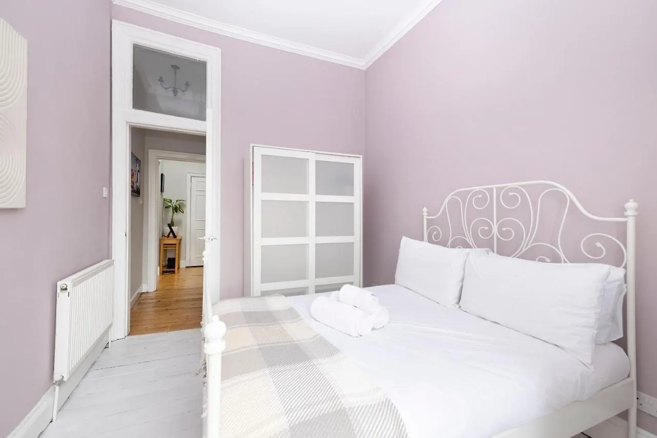 Altido Glamorous 2-Bed Flat Near Edinburgh Castle 0*,  Regno Unito