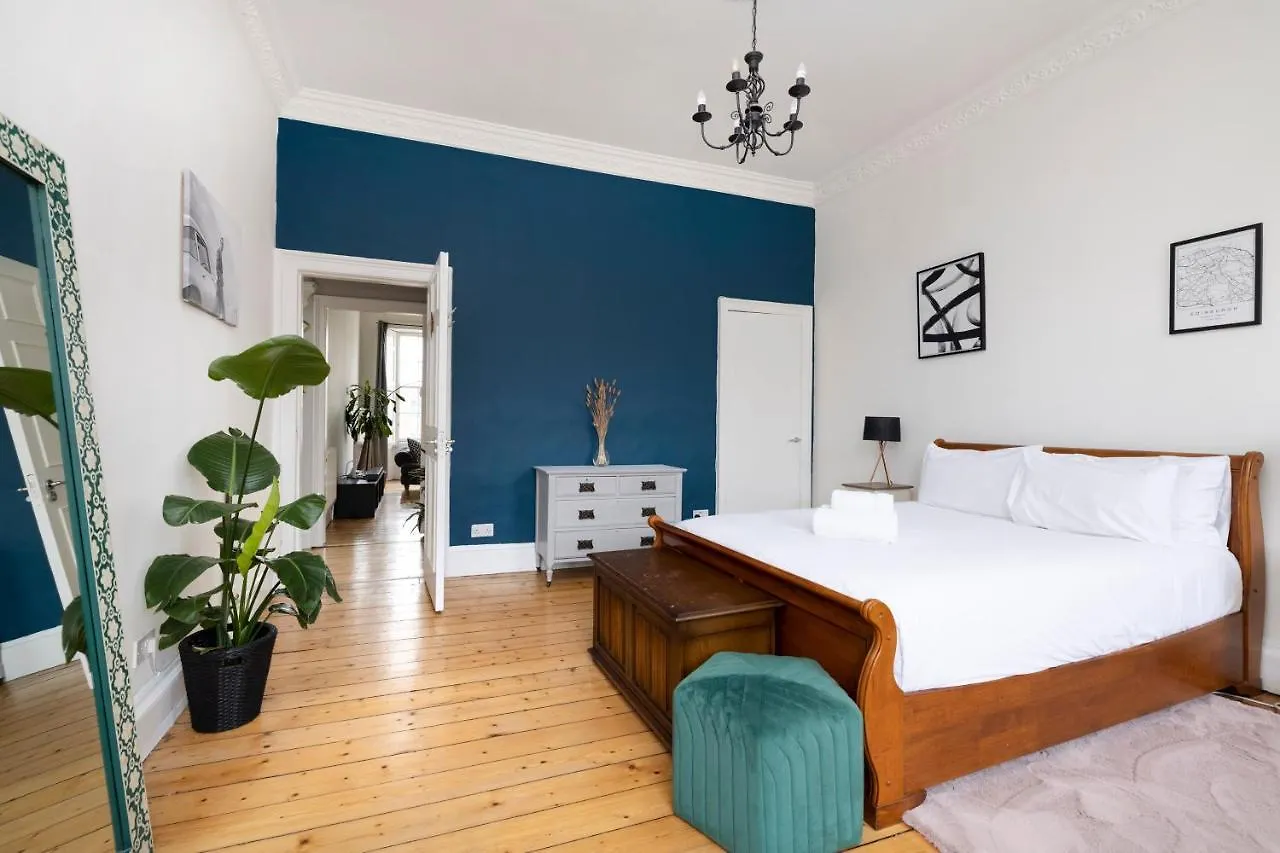 Altido Glamorous 2-Bed Flat Near Edinburgh Castle Apartment