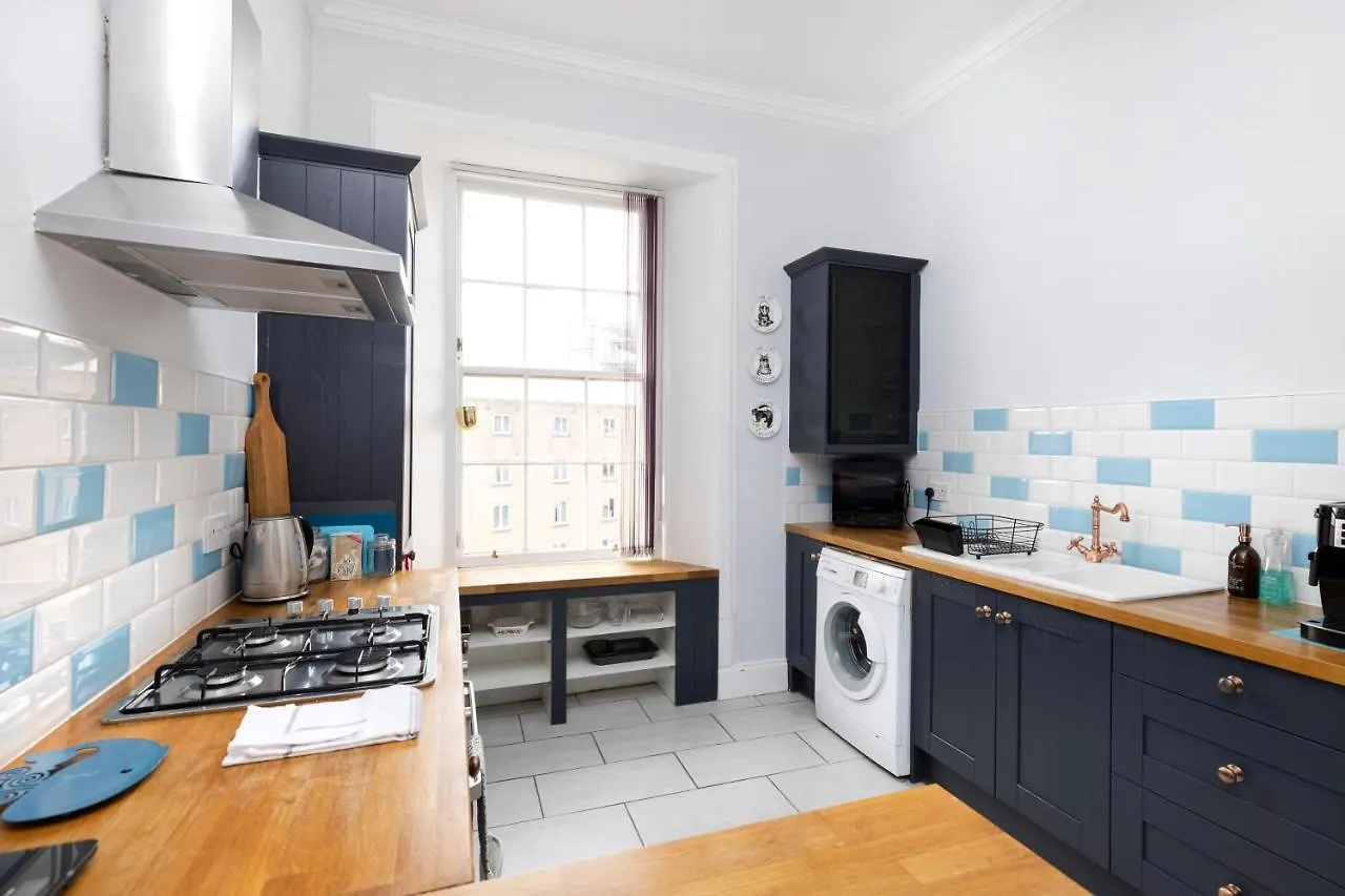 Altido Glamorous 2-Bed Flat Near Edinburgh Castle