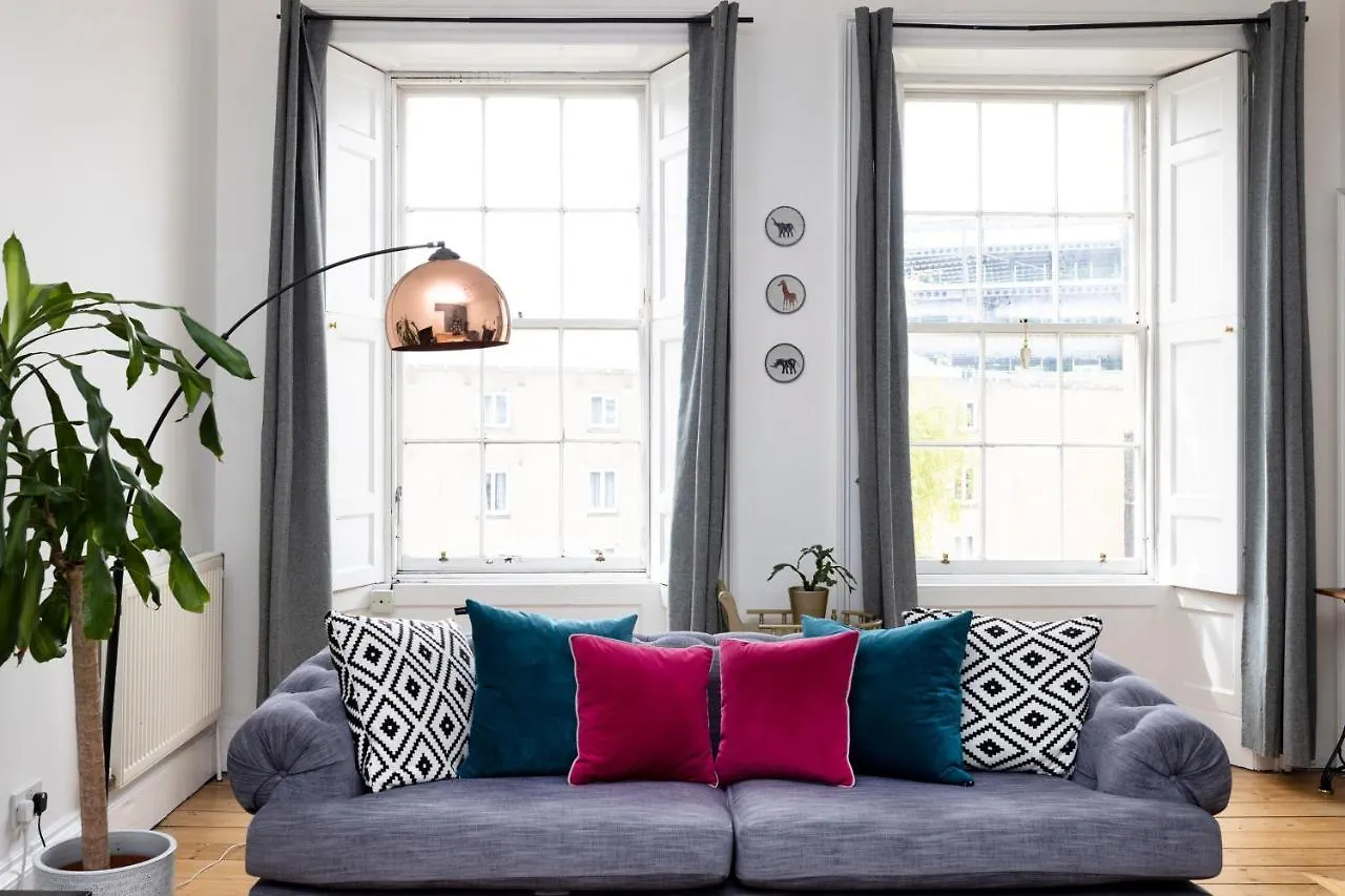 Altido Glamorous 2-Bed Flat Near Edinburgh Castle 0*,  United Kingdom