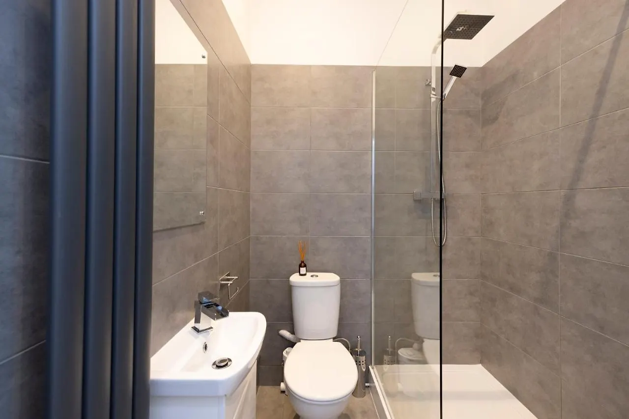 Altido Glamorous 2-Bed Flat Near Edinburgh Castle Apartment