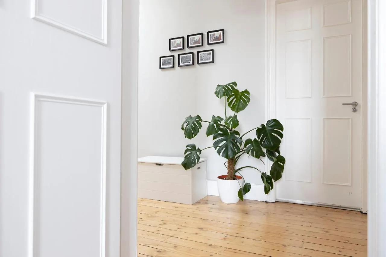 Altido Glamorous 2-Bed Flat Near Edinburgh Castle 0*,  United Kingdom