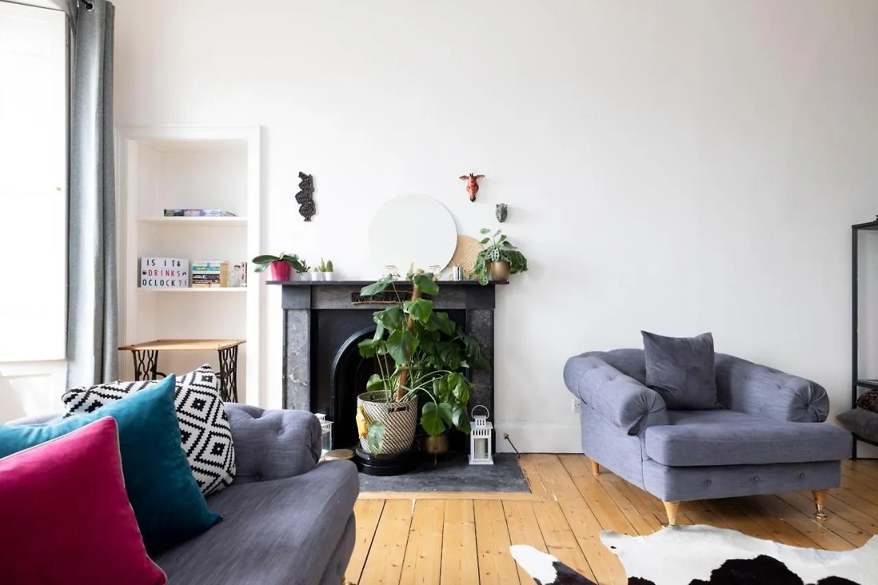 Altido Glamorous 2-Bed Flat Near Edinburgh Castle Apartment
